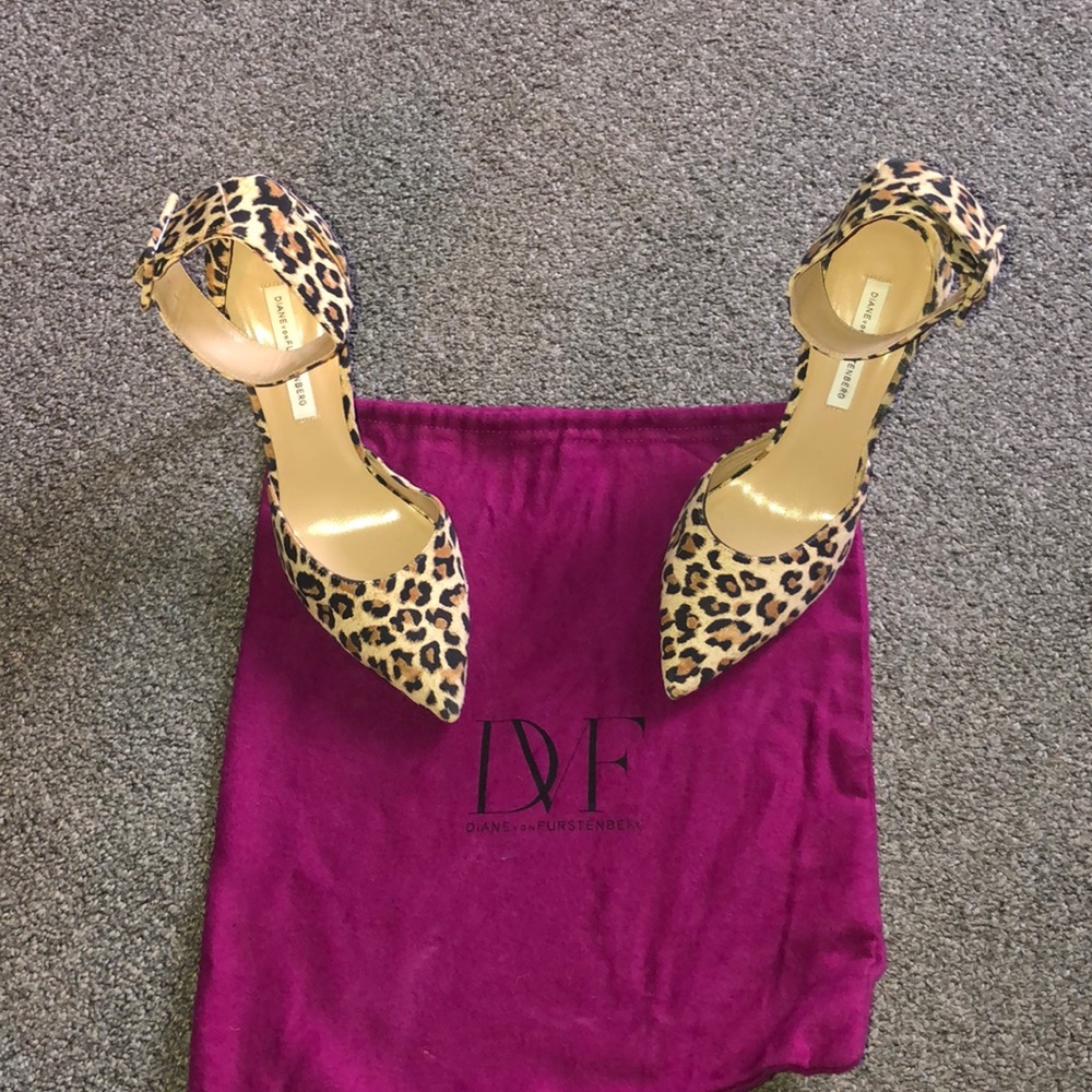 Diane Von Furstenberg Leopard shoes 6.5